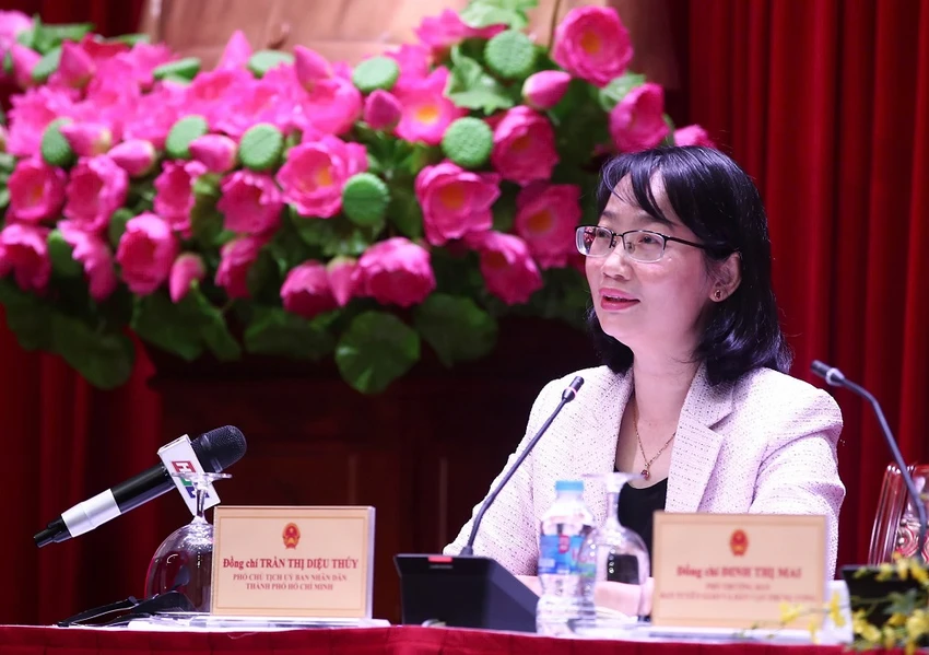 pho-chu-tich-ubnd-tp-hcm-thanh-pho-dang-rat-ron-rang-huong-ve-ngay-dai-le.jpg