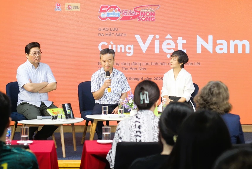 tu-lenh-cam-den-hoi-sinh-hanh-trinh-cua-tap-tho-cung-viet-nam-vi-viet-nam-2.JPG