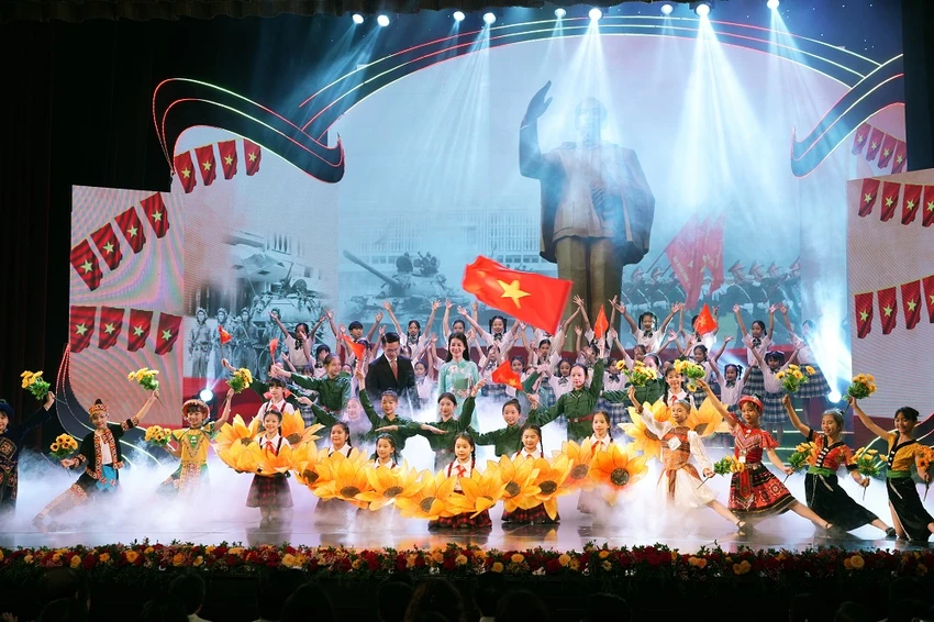 tiet-lo-bat-ngo-ve-nhung-nguoi-doc-ban-tin-chien-thang-ngay-30-4-.JPG