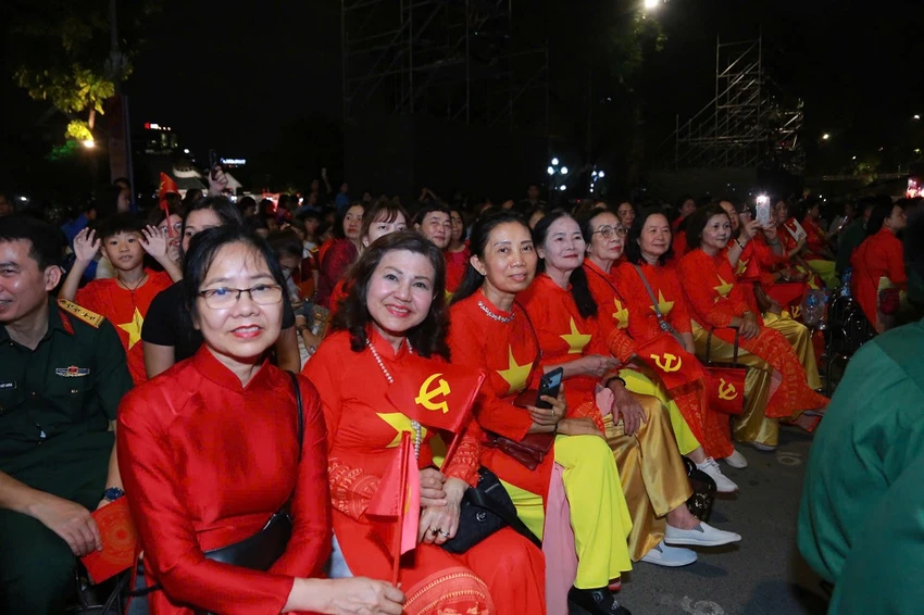 cau-truyen-hinh-vang-mai-khuc-khai-hoan-xuc-dong-tu-hao-1.jpg