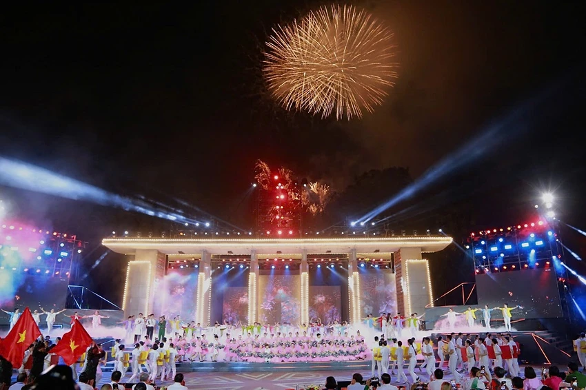 cau-truyen-hinh-vang-mai-khuc-khai-hoan-xuc-dong-tu-hao-59.jpg