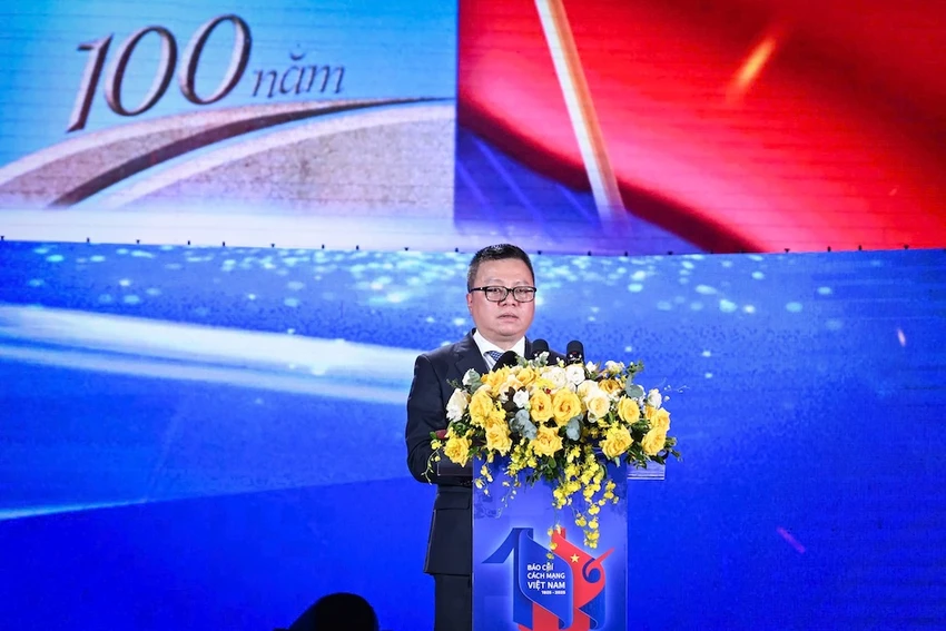 thu-tuong-nguoi-lam-bao-phai-luon-san-sang-tam-the-cong-hien-dan-than-1.jpg