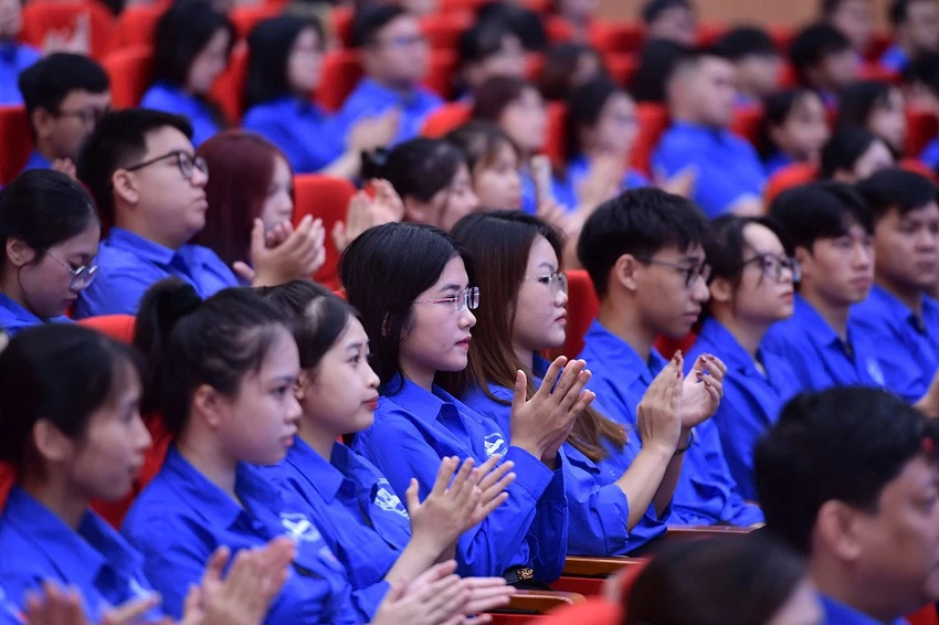gan-241-400-doan-vien-thanh-nien-ho-tro-van-hanh-chinh-quyen-dia-phuong-2--4.jpg