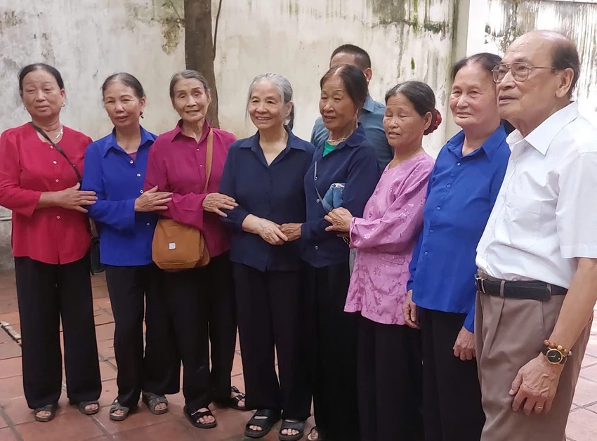 nhung-nguoi-dac-biet-thap-huong-tuong-nho-co-tong-bi-thu-nguyen-phu-trong.jpg