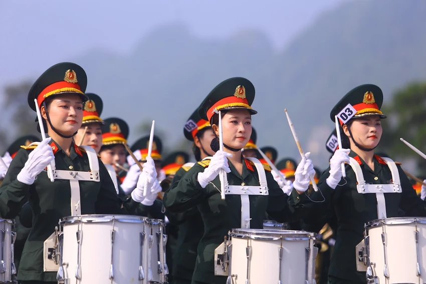 khoi-nu-manh-me-nhung-van-duyen-dang-trong-hop-luyen-dieu-binh-dieu-hanh-2.JPG