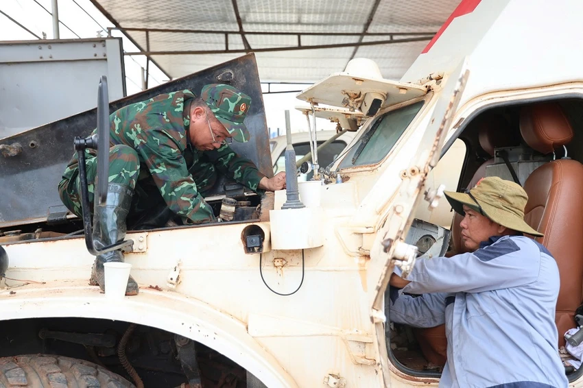 cuc-gin-giu-hoa-binh-viet-nam-cu-doan-cong-tac-sang-nam-sudan.jpg