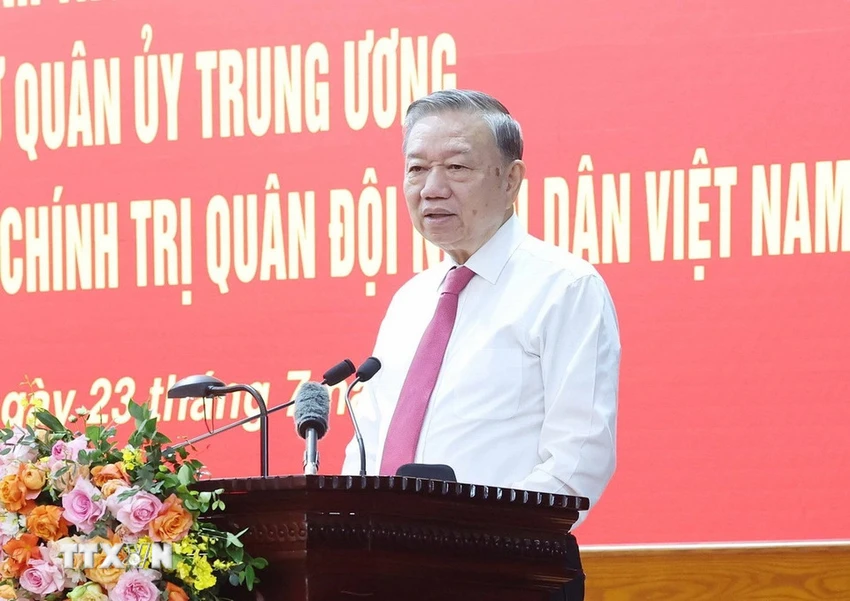 tong-bi-thu-to-lam-quan-doi-phai-nguoi-truoc-sung-sau-2.jpg