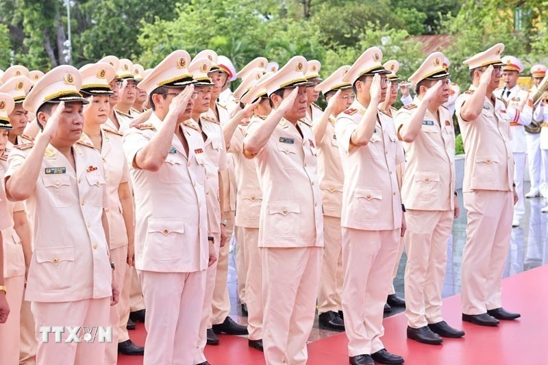 lanh-dao-dang-nha-nuoc-tuong-niem-cac-anh-hung-liet-si-8168096.jpg