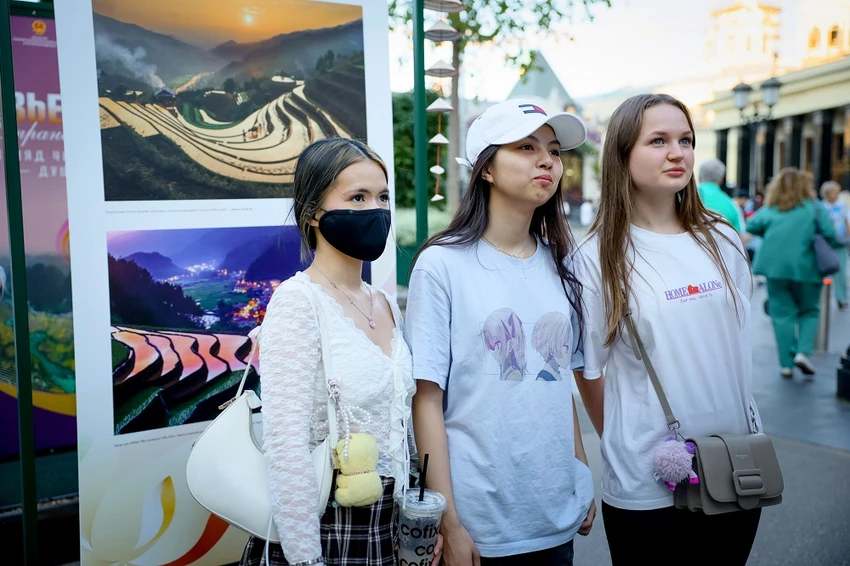 cong-chung-nga-thich-thu-kham-pha-viet-nam-qua-trien-lam-anh-5.jpg