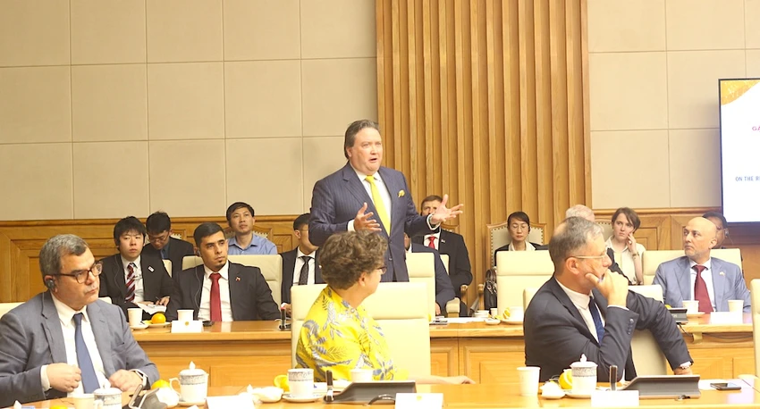 thu-tuong-chinh-phu-thong-tin-ve-sap-xep-to-chuc-bo-may-voi-cac-doan-ngoai-giao-4.JPG