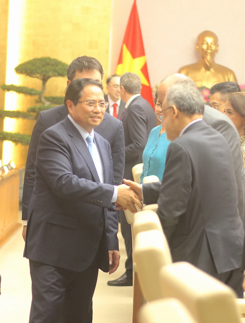 thu-tuong-chinh-phu-thong-tin-ve-sap-xep-to-chuc-bo-may-voi-cac-doan-ngoai-giao-5.JPG