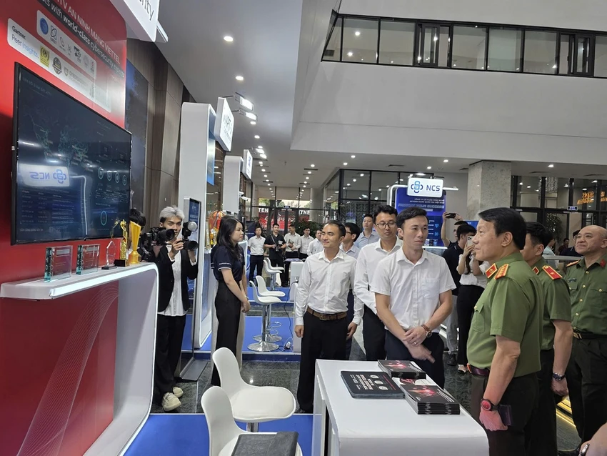 bo-truong-bo-cong-an-khong-gian-mang-viet-nam-ngay-cang-an-toan-lanh-manh-2.jpg