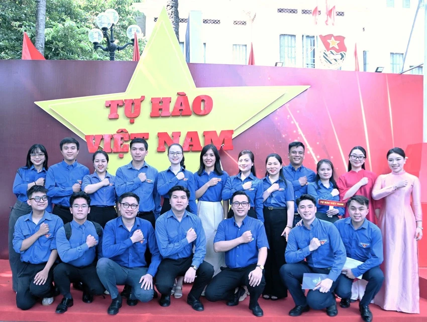 keu-goi-cac-kol-koc-tiktoker-cung-nhau-thoi-bung-ngon-lua-yeu-nuoc.jpg