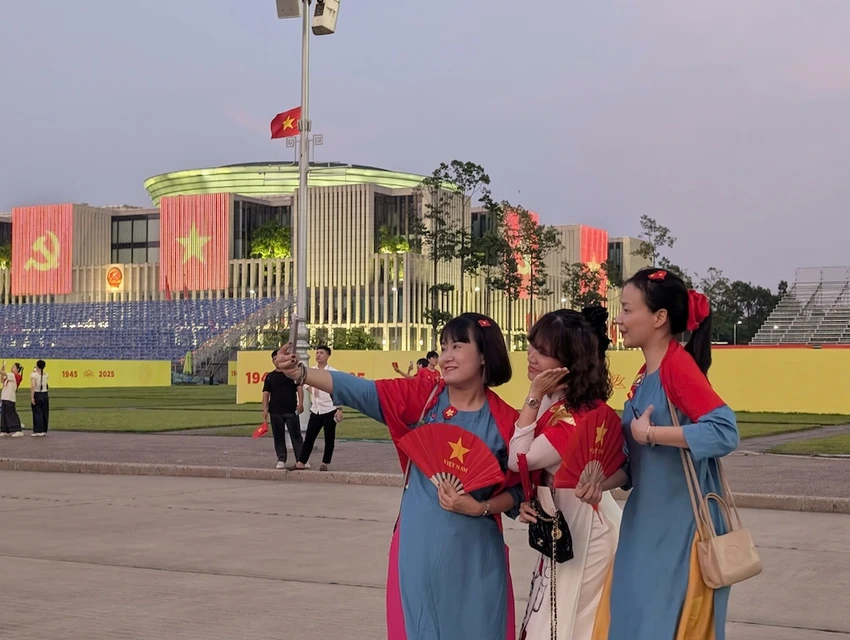 tong-bi-thu-to-lam-du-chuong-trinh-duoi-co-vinh-quang-00.jpg