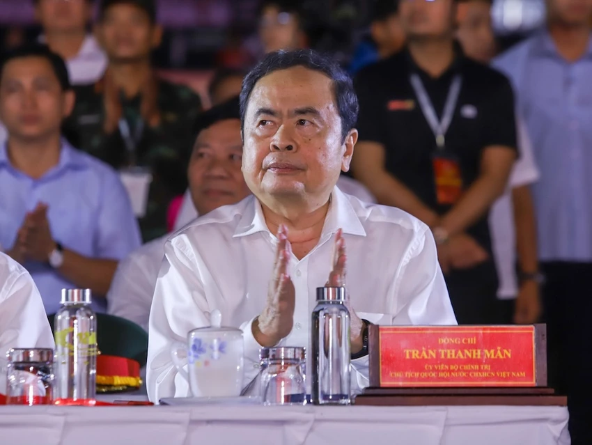 tong-bi-thu-to-lam-du-chuong-trinh-duoi-co-vinh-quang-5.jpg