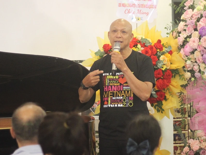 phi-cong-bay-trong-dip-le-luc-nao-bay-cung-nho-nha-2.JPG
