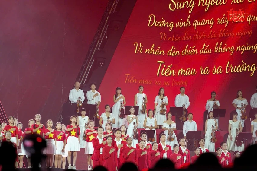chuong-trinh-to-quoc-trong-tim-ban-hung-ca-cua-niem-tu-hao-dan-toc-4.jpg