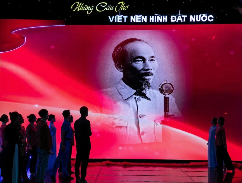 Những câu thơ viết nên hình đất nước