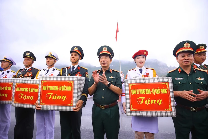 dai-tuong-phan-van-giang-kiem-tra-tong-hop-luyen-luc-luong-dieu-binh-dieu-hanh-6.jpg