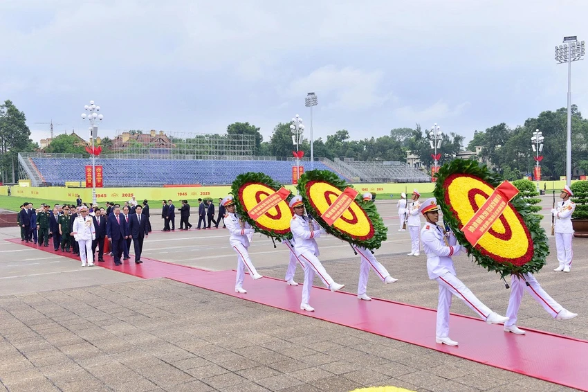 lanh-dao-dang-nha-nuoc-vao-lang-vieng-chu-tich-ho-chi-minh-10.jpg