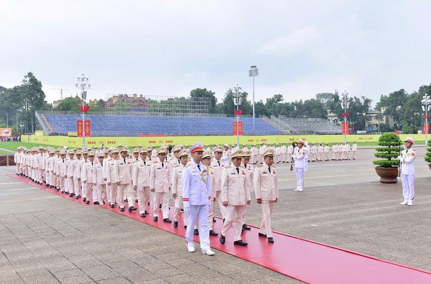 lanh-dao-dang-nha-nuoc-vao-lang-vieng-chu-tich-ho-chi-minh-11.jpg