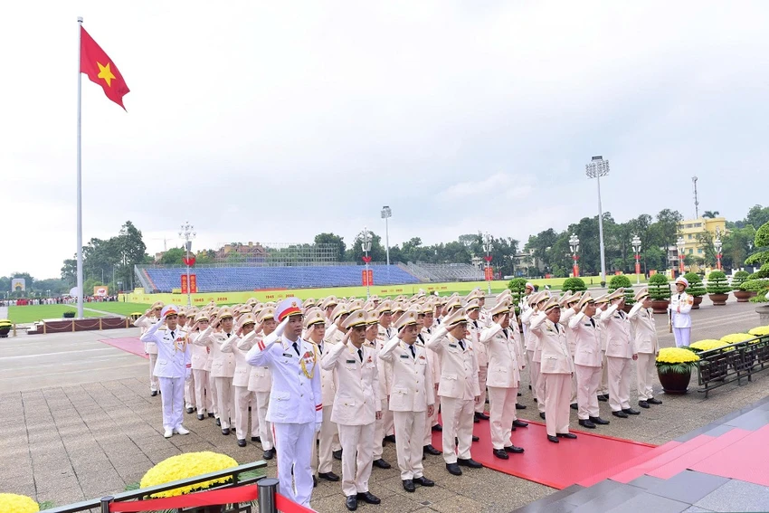lanh-dao-dang-nha-nuoc-vao-lang-vieng-chu-tich-ho-chi-minh-7.jpg