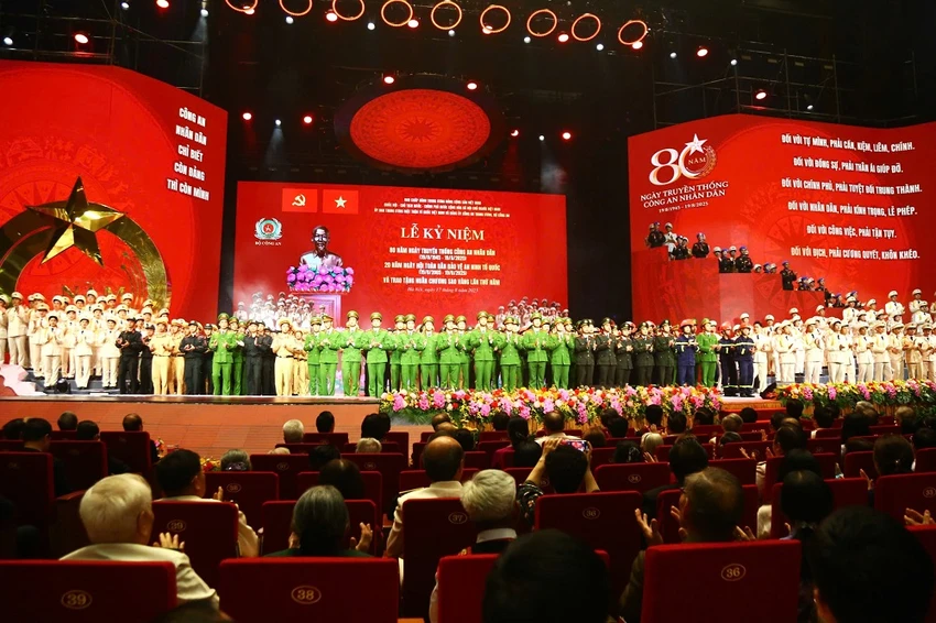 toan-van-dien-van-cua-tong-bi-thu-to-lam-tai-le-ky-niem-80-nam-ngay-truyen-thong-cand-3.jpg