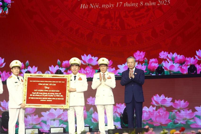 tong-bi-thu-to-lam-luc-luong-cand-can-lang-nghe-dan-dua-vao-dan-hoc-dan-ton-trong-dan-33.jpg