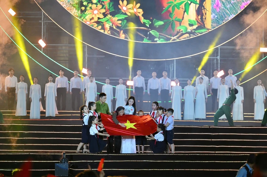 tu-hao-la-nguoi-viet-nam-khoi-day-tinh-than-doan-ket-4.jpg