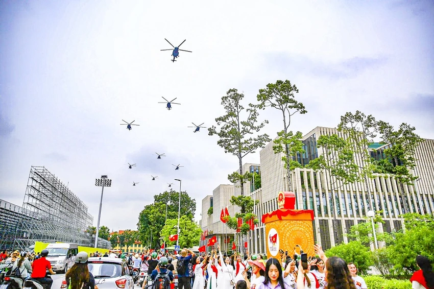 bien-doi-may-bay-tap-luyen-dieu-binh-vao-quang-truong-ba-dinh-1.jpg