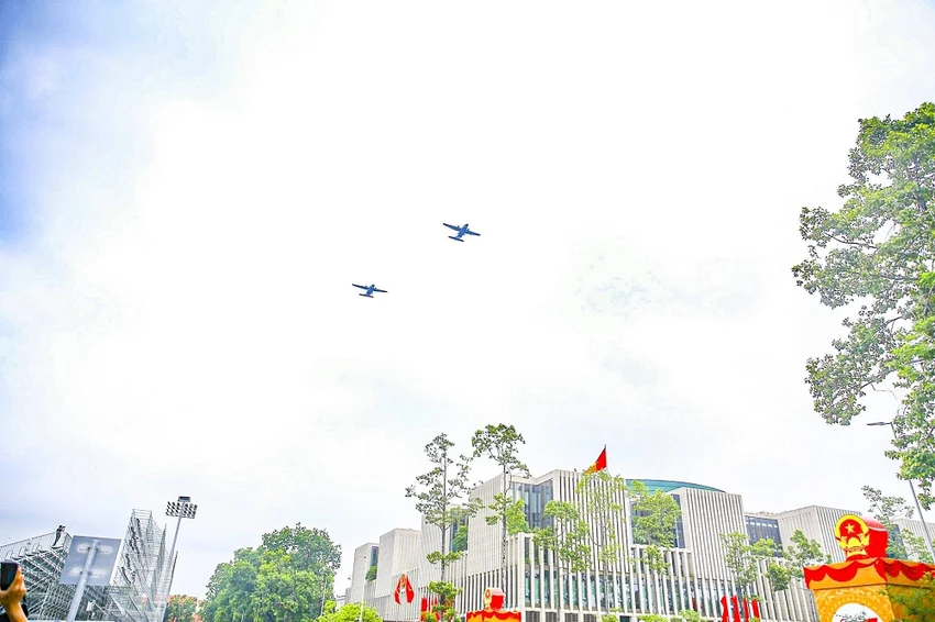bien-doi-may-bay-tap-luyen-dieu-binh-vao-quang-truong-ba-dinh-3.jpg