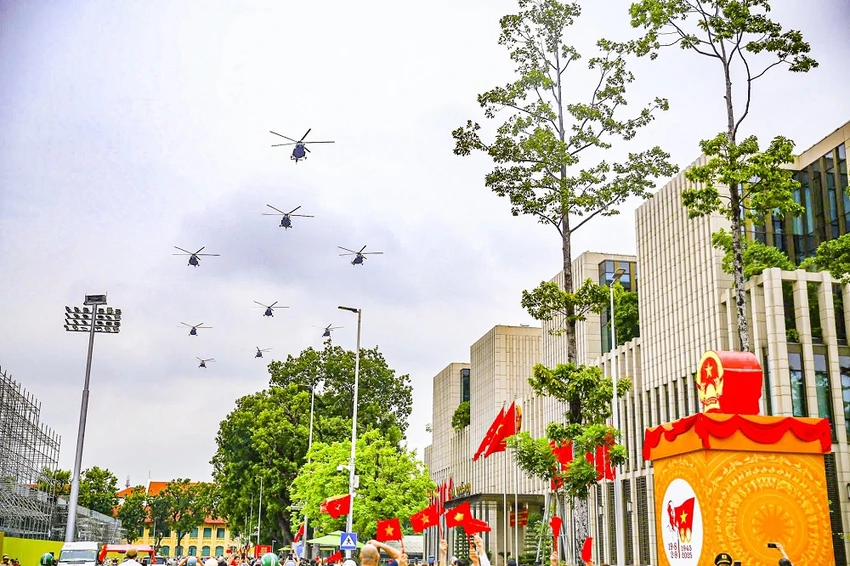 bien-doi-may-bay-tap-luyen-dieu-binh-vao-quang-truong-ba-dinh.jpg
