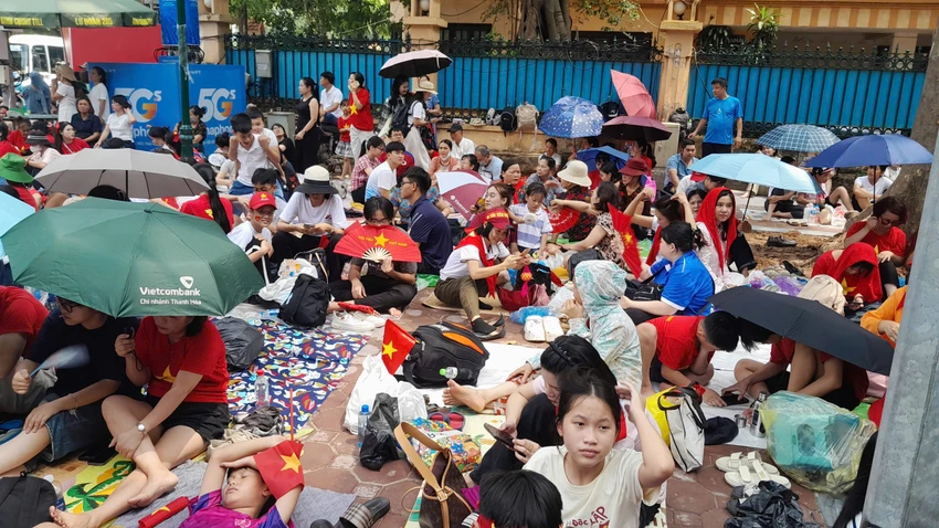 nguoi-dan-trai-bat-che-o-cho-xem-tong-hop-luyen-dieu-binh-dieu-hanh-12.jpg