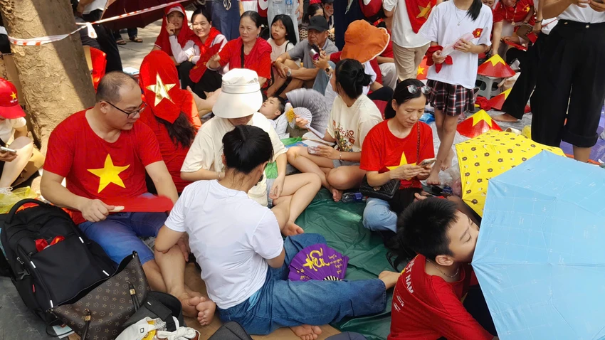 nguoi-dan-trai-bat-che-o-cho-xem-tong-hop-luyen-dieu-binh-dieu-hanh-3.jpg