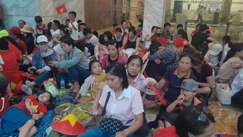 troi-ha-noi-do-mua-nguoi-dan-van-quyet-tam-giu-cho-cho-xem-tong-hop-luyen-10.jpg