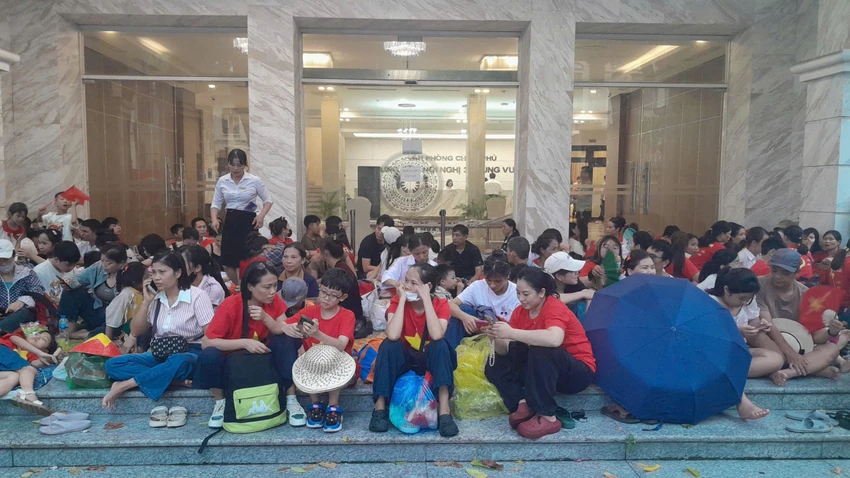 troi-ha-noi-do-mua-nguoi-dan-van-quyet-tam-giu-cho-cho-xem-tong-hop-luyen-11.jpg