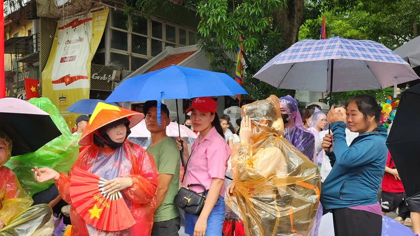 troi-ha-noi-do-mua-nguoi-dan-van-quyet-tam-giu-cho-cho-xem-tong-hop-luyen.jpg