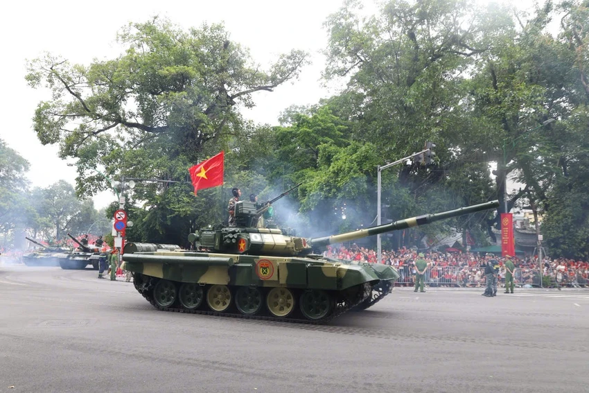 can-canh-khoi-xe-phao-quan-su-cong-an-tien-ve-quang-truong-ba-dinh-17.jpg