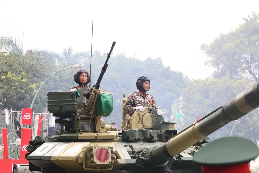 can-canh-khoi-xe-phao-quan-su-cong-an-tien-ve-quang-truong-ba-dinh-18.jpg
