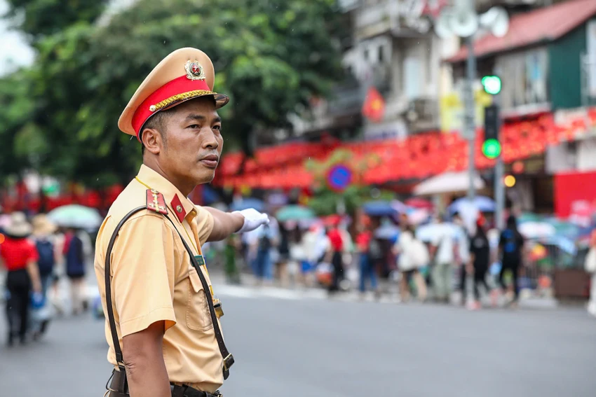 cong-an-ha-noi-to-chuc-cam-duong-khu-vuc-quang-truong-ba-dinh-4.jpg