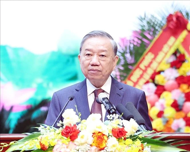 tong-bi-thu-quan-tam-dau-tu-thich-dang-bao-dam-vu-khi-trang-bi-cho-cac-luc-luong-tien-len-hien-dai-.jpg