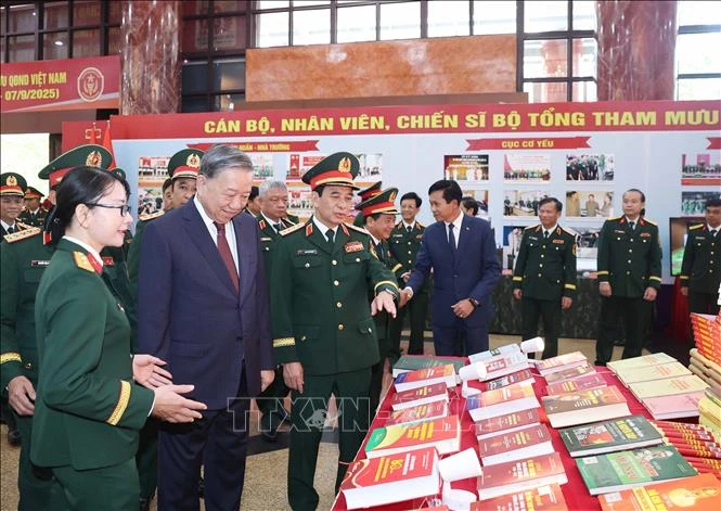 tong-bi-thu-quan-tam-dau-tu-thich-dang-bao-dam-vu-khi-trang-bi-cho-cac-luc-luong-tien-len-hien-dai--2.jpg
