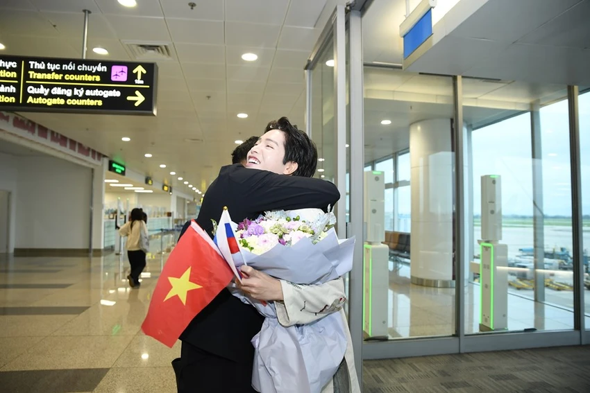 ca-si-duc-phuc-quan-quan-intervision-2025-ve-nuoc-1.jpg