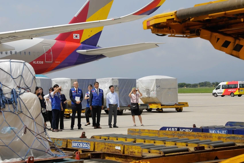 Nhật Bản gửi hàng cứu trợ khẩn cấp người dân chịu ảnh hưởng bão lũ ở Việt Nam