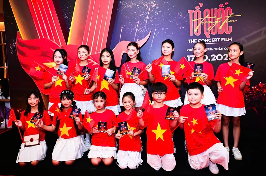 to-quoc-trong-tim-the-concert-film-loi-tri-an-sau-sac-gui-den-to-quoc.jpg