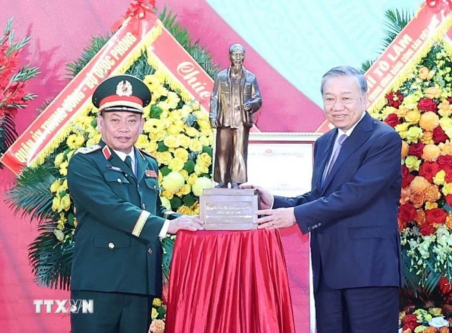 1810-tong-bi-thu-tong-cuc-2-tinh-bao-quoc-phong-14.jpg