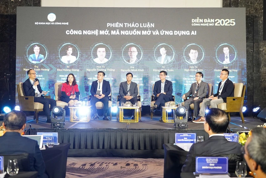 bo-truong-nguyen-manh-hung-cong-nghe-so-se-tro-thanh-khong-khi-tho-cua-chung-ta-1.jpg