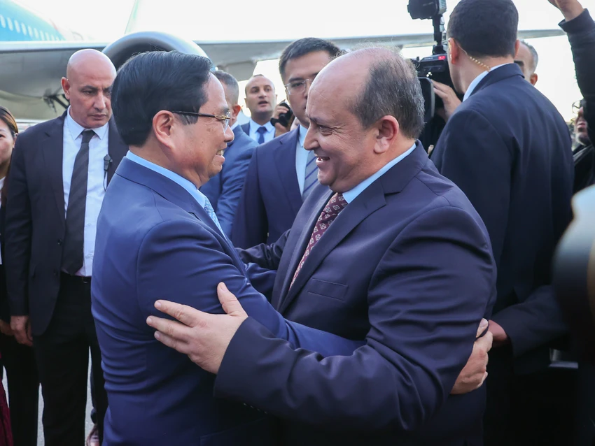 thu-tuong-pham-minh-chinh-va-phu-nhan-bat-dau-tham-chinh-thuc-algeria.jpg