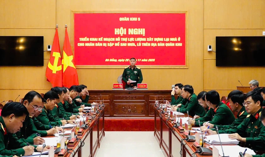 xay-dung-lai-nha-o-cho-nguoi-dan-bi-sap-do-sau-mua-lu-truoc-tet-1.jpg