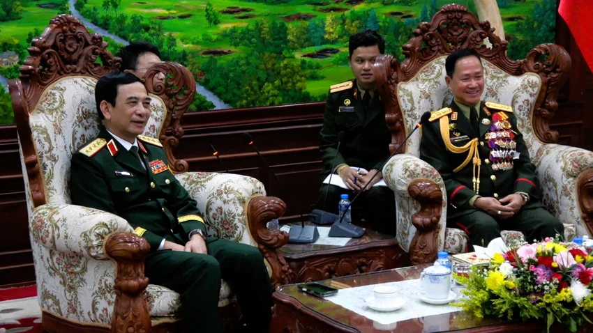 dai-tuong-phan-van-giang-hoi-kien-bo-truong-quoc-phong-lao-1.jpg